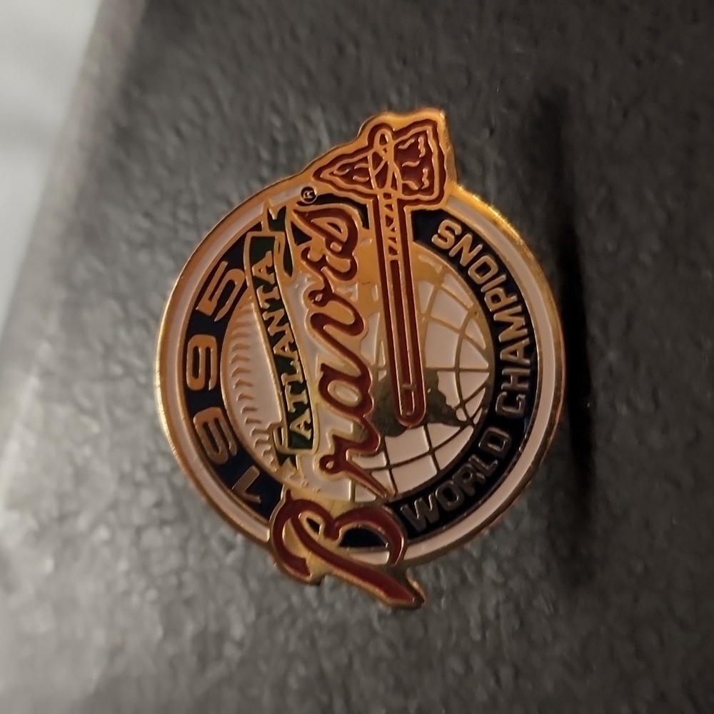 Atlanta braves 1995 world champion collector pin